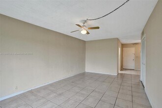 4731 NW 10th Ct, Unit 314 in Plantation, FL - Building Photo - Building Photo