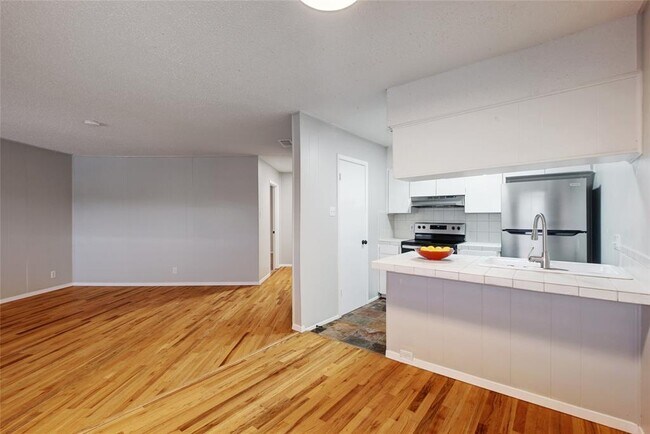 property at 2122 Hancock Dr
