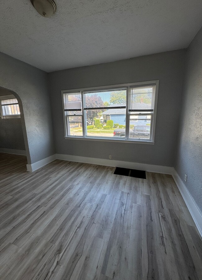 property at 726 S Meade St