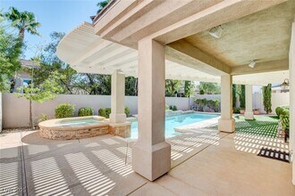 520 Proud Eagle Ln in Las Vegas, NV - Building Photo - Building Photo