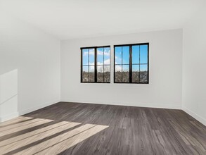 324 Edwards Pl, Unit Left Unit in Yonkers, NY - Building Photo - Building Photo