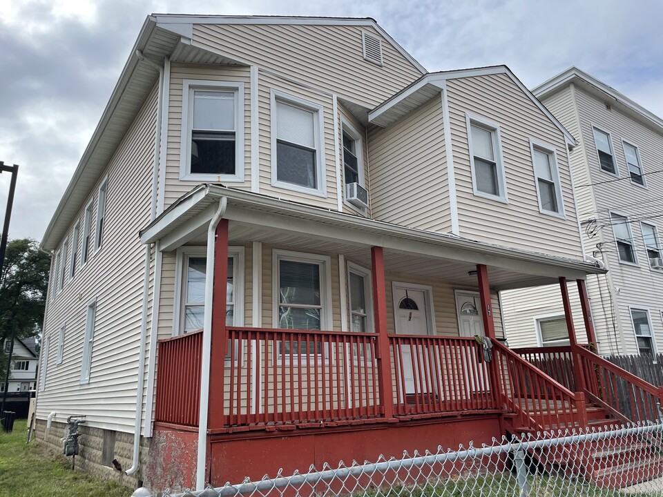 17 Bishop Ave, Unit 17 Bishop Avenue in Bridgeport, CT - Building Photo