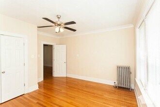 1932 W Winona St, Unit 1 in Chicago, IL - Foto de edificio - Building Photo