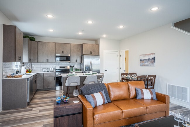 Gateway Court Townhomes in Shakopee, MN - Building Photo - Interior Photo