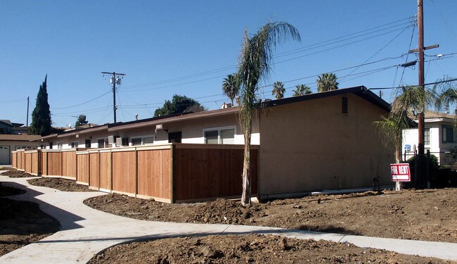 255-265 S Monte Vista St in La Habra, CA - Building Photo - Building Photo