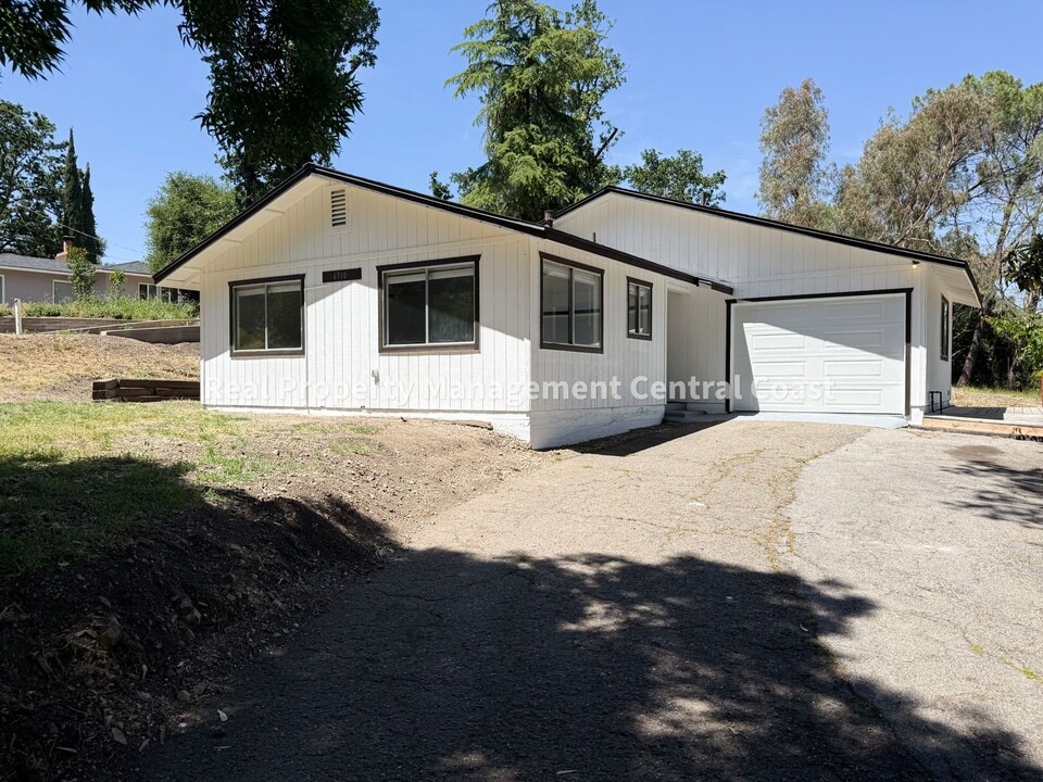 6910 Marchant Ave in Atascadero, CA - Building Photo
