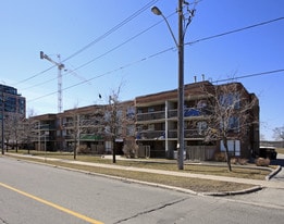 Faywood Place in Toronto, ON - Building Photo