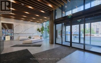 161 Roehampton Ave in Toronto, ON - Building Photo - Building Photo