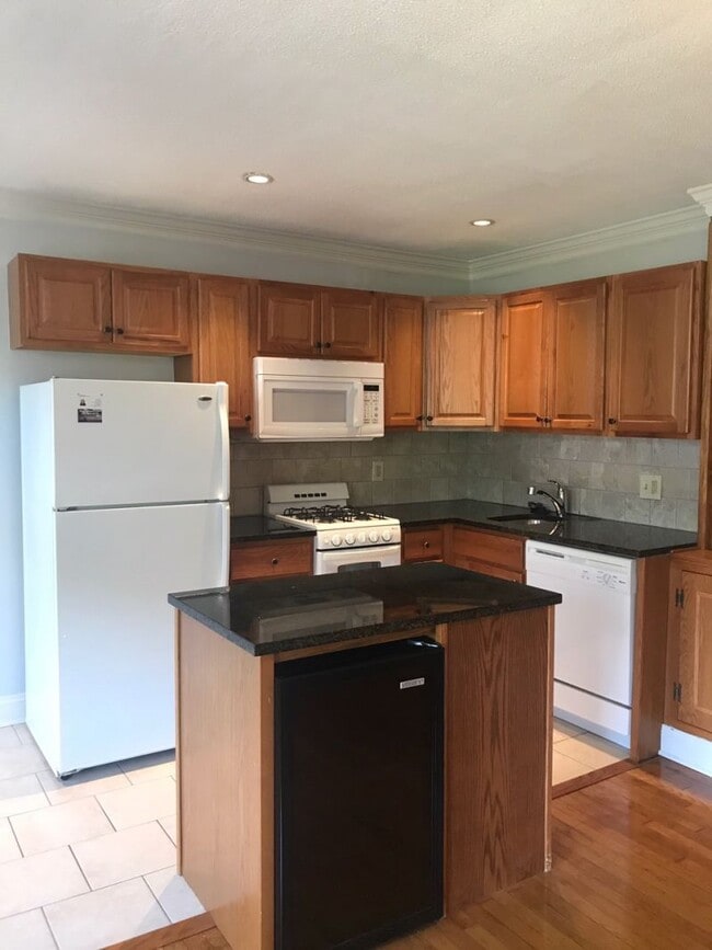 634 N Monroe St, Unit 2