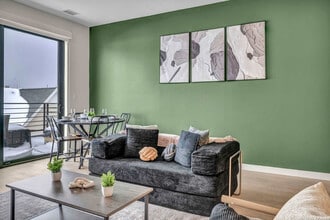 2189 Cornell Rd in Cleveland, OH - Foto de edificio - Building Photo