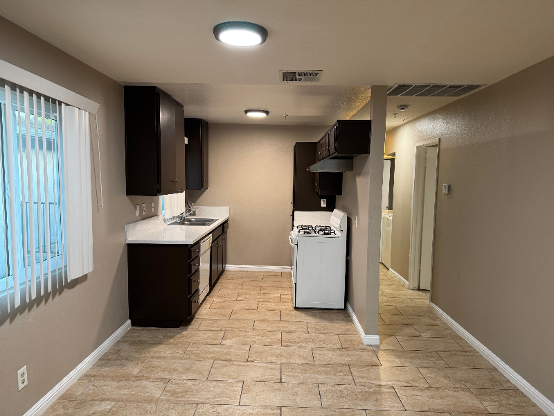 16645 Valencia Ave in Fontana, CA - Building Photo