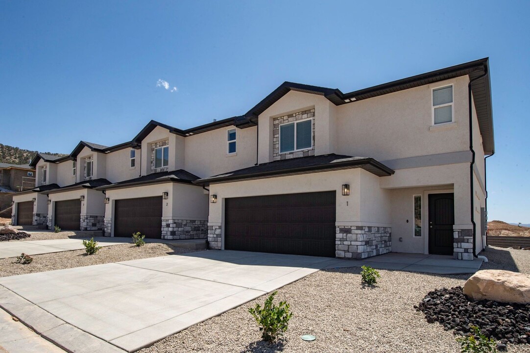 668 E Fiddlers Canyon Rd in Cedar City, UT - Building Photo