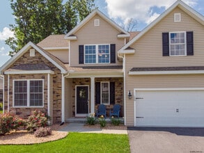 106 Balsam Way in Clifton Park, NY - Building Photo - Building Photo