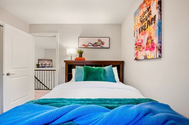 200 Sherwood Sq NW in Calgary, AB - Building Photo - Building Photo