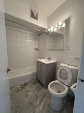 247 68th St, Unit 2 in Brooklyn, NY - Foto de edificio - Building Photo