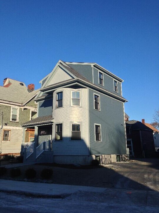 84 Linden St, Unit 2 in Boston, MA - Building Photo