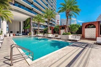 801 S Miami Ave in Miami, FL - Building Photo - Building Photo