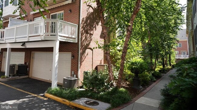 property at 722 Capitol Square Pl SW