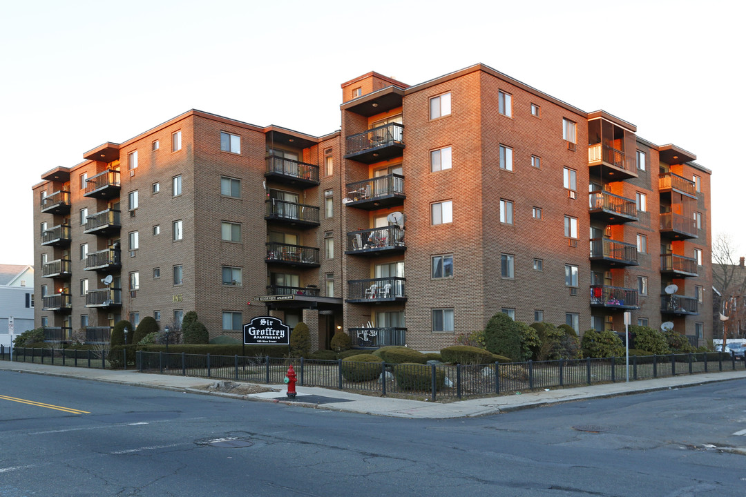 Sir Geoffrey Apartments in Malden, MA - Foto de edificio