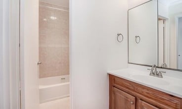 117 E 57th St-Unit -25E in New York, NY - Building Photo - Building Photo