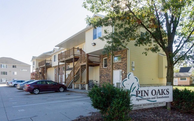 Pin Oaks in Ames, IA - Building Photo