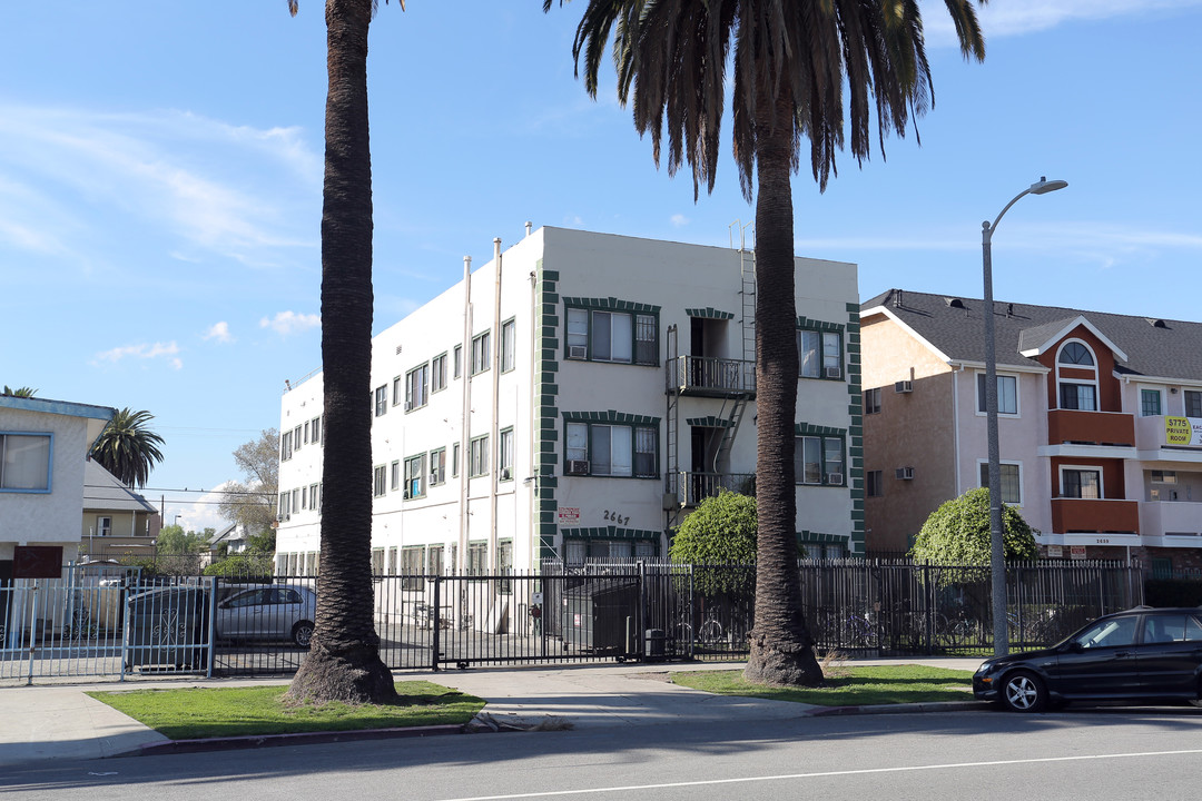 2667 Ellendale Pl in Los Angeles, CA - Foto de edificio