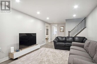 118 Marshall St in Barrie, ON - Building Photo - Building Photo