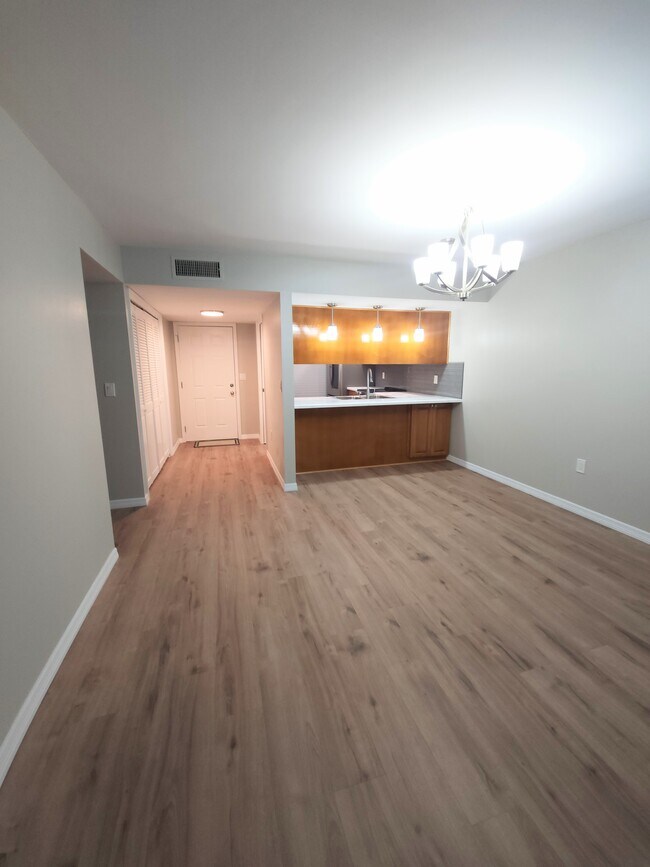 113 Island Way in Clearwater, FL - Foto de edificio - Building Photo