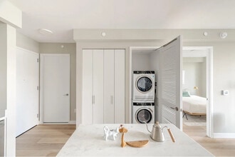 2-20 Malt Dr in Queens, NY - Building Photo - Building Photo