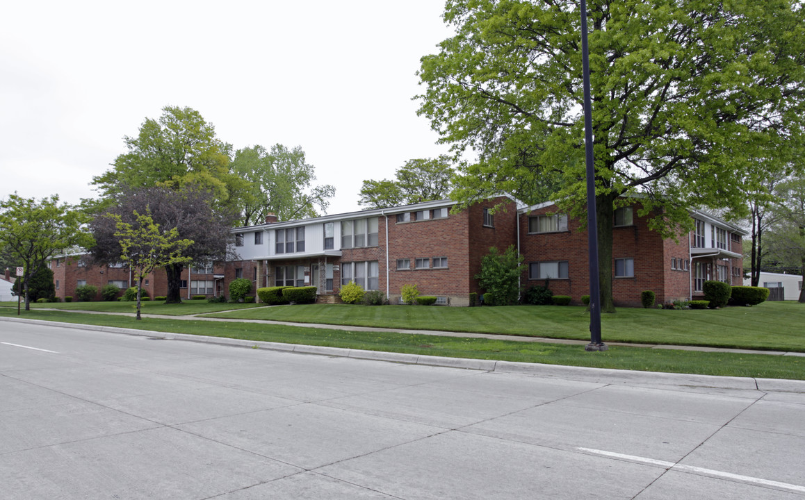 Coolidge Terrace in Oak Park, MI - Building Photo