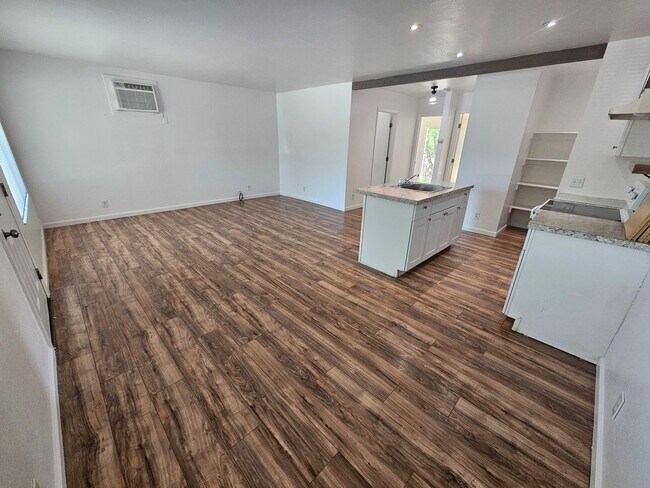 211 McLane Cir in Corning, CA - Building Photo - Building Photo