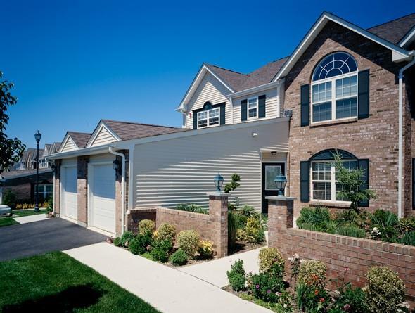 1 Overlook Dr in Farmingville, NY - Building Photo