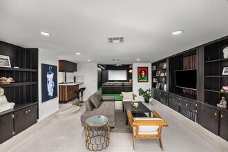 7902 Richmond Ave. in Houston, TX - Building Photo - Building Photo