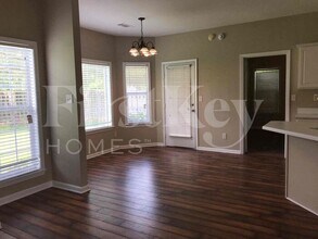 995 Nesting Wood Cir W in Memphis, TN - Building Photo - Building Photo