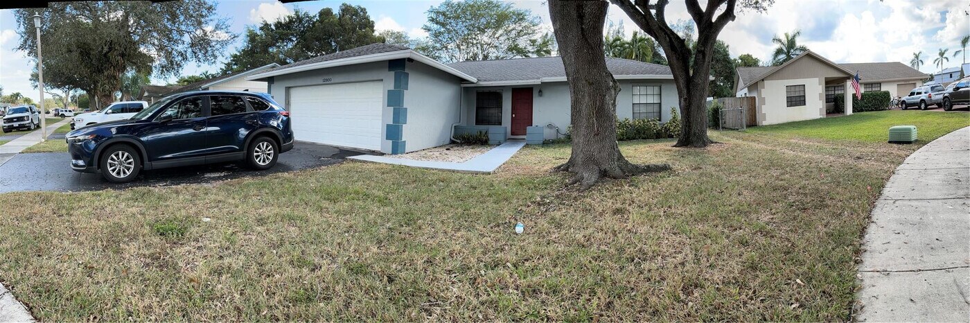 12900 SW 13th Manor in Davie, FL - Building Photo
