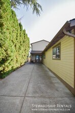 5017 SE 45th Ave in Portland, OR - Building Photo - Building Photo