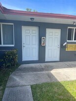 2461 Polk St in Hollywood, FL - Building Photo