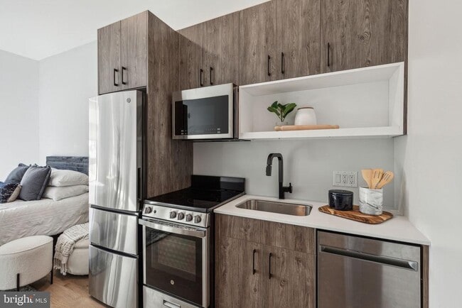 property at 1122 Frankford Ave