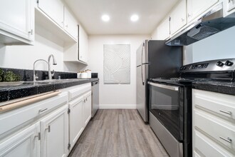 5757 University Ave in San Diego, CA - Building Photo - Building Photo