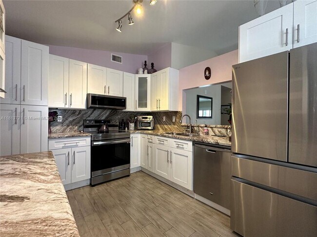 13970 Beechwood Ct in Davie, FL - Building Photo - Building Photo