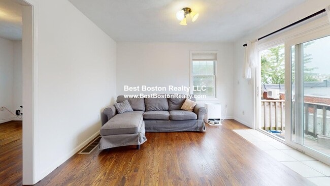 5 High St in Malden, MA - Foto de edificio - Building Photo