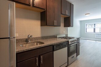 1437 N Dearborn St, Unit J09P in Chicago, IL - Building Photo - Building Photo