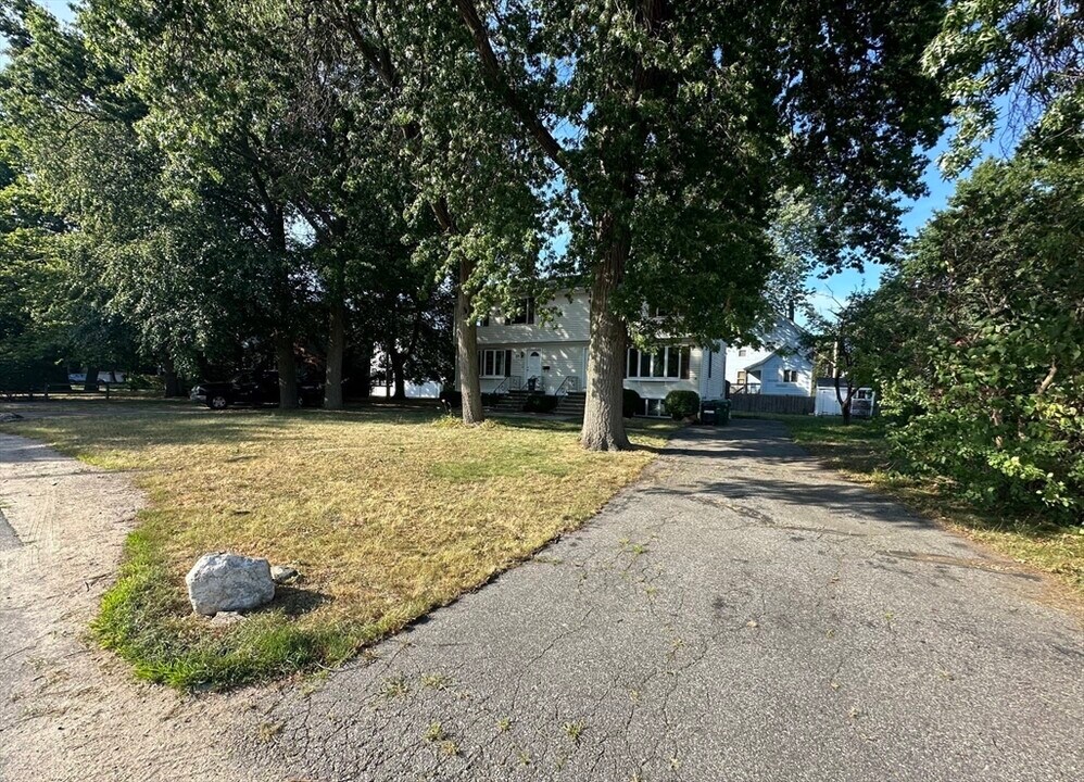 21A Mystic River Rd in Medford, MA - Building Photo