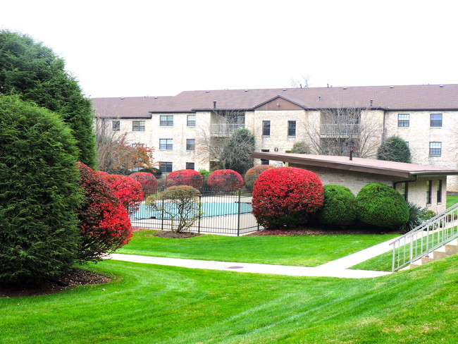 Country Club Apartments