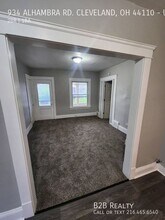 934 Alhambra Rd in Cleveland, OH - Building Photo - Building Photo