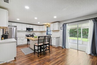 8164 Foxdale Dr in Jacksonville, FL - Building Photo - Building Photo