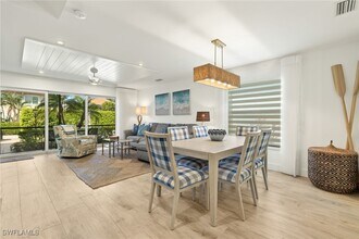 1060 6th St S in Naples, FL - Building Photo - Building Photo