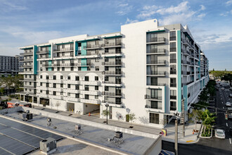 Hollywood Heights on the Boulevard in Hollywood, FL - Foto de edificio - Building Photo