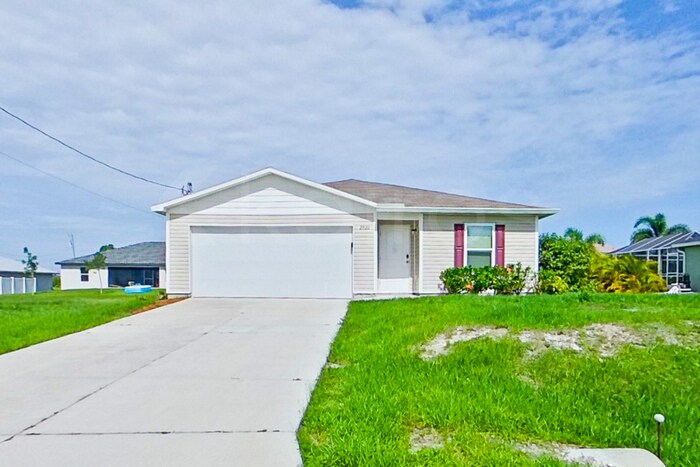 2920 NE 2nd Ave in Cape Coral, FL - Building Photo