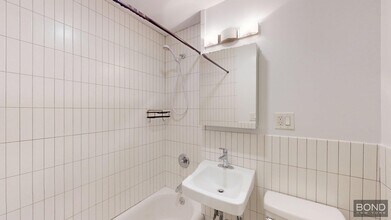 347 E 76th St in New York, NY - Building Photo - Building Photo
